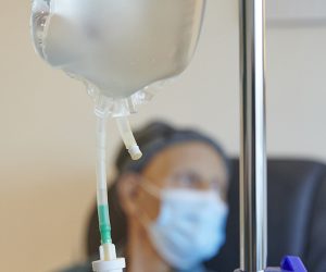Patient pris en charge par un infirmier à domicile de Arémis asbl Bruxelles